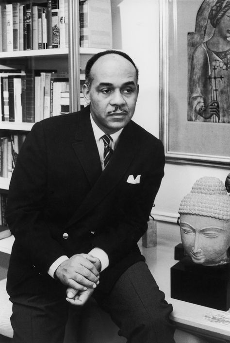 Ralph Ellison in New York, 1963. After the colossal success of “Invisible Man,” Ralph Ellison struggled for 40 years to finish his second novel, “Juneteenth.” Invisible Man Ralph Ellison, Ralph Ellison, Black Writers, White Pictures, Invisible Man, Missing Piece, African American Art, Geek Culture, Junior High