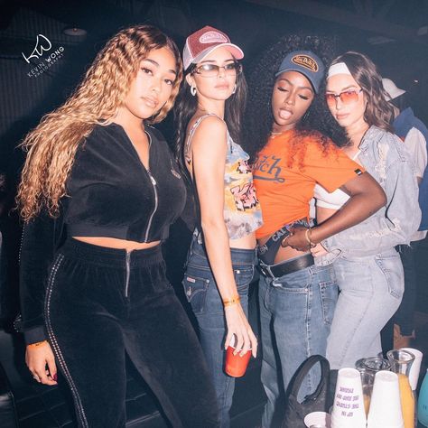 Drake's 2000s-Themed Birthday Party Will Leave You Whatever The 2000s Word For "Shook" Was 90s Outfit Party Hip Hop, 00s Party, 90s Outfits Party, Grunge Style Outfits, Throwback Outfits, Dj Tanner, Photographie Indie, 2000s Party, Mode Ulzzang