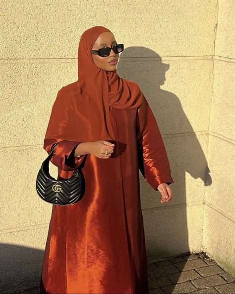 Orange Hijab Outfit, Orange Abaya, Muslim Outfit Ideas, Street Hijab, Street Hijab Fashion, Abaya Style, Modern Hijab Fashion, Modesty Outfits, Muslim Fashion Hijab Outfits