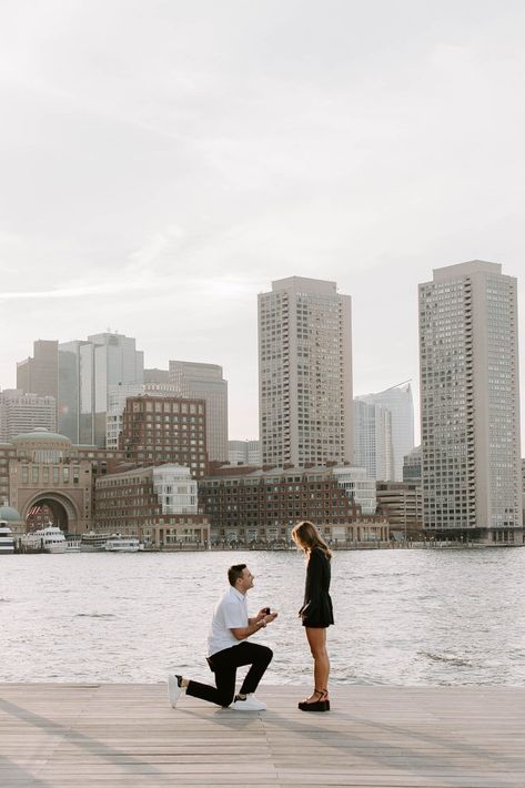 Alyssa & Zach’s Engagement Photos were a classic and elegant take on Boston Seaport. Discover glamorous engagement photo location ideas at Fan Pier Park, classic boston engagement photos, and neutral engagement outfit ideas. Book Genevieve for your Boston luxury wedding or elegant wedding day in Boston at https://genevievephotography.com/! Boston Proposal, Boston Engagement Photos Fall, Waterfront Engagement Photos, Willowdale Estate Wedding, Boston Engagement Photos, Classic Photography, Boston Wedding Photographer, Engagement Pictures Poses, Engagement Photo Locations