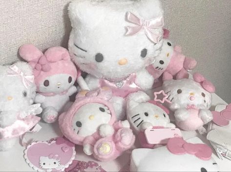 Creepy Pink Aesthetic, 헬로키티 배경화면, Images Hello Kitty, Coquette Room, Soft Pink Theme, Hello Kitty Aesthetic, Valley Of The Dolls, Hello Kitty My Melody, Hello Kitty Pictures