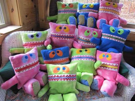 Linda's Pajama Eaters Pajama Bag Pattern Free, Beginner Sewing Projects Learning, Stuffy Toys, Sewing Pillows Ideas, Crocheted Pillows, Pajama Pillow, Charity Ideas, Monster Pillows, Pajama Bag