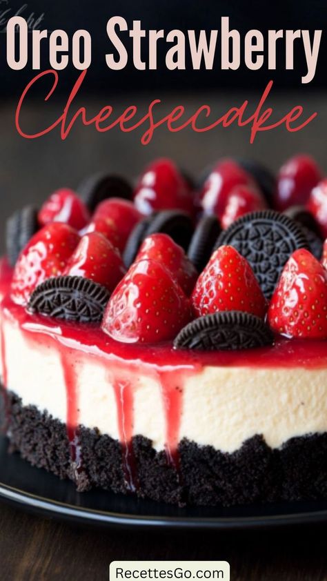 Oreo Cheesecake with Strawberries Cherry Cobbler Cheesecake, Strawberry Cheesecake Recipes, Strawberry Oreo Cheesecake, Cheesecake With Strawberries, Frozen Strawberry Recipes, Slice Of Cheesecake, Chocolate Strawberry Cheesecake, Easy Strawberry Cheesecake, Strawberry Shortcake Cheesecake