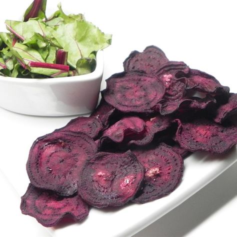 Dehydrated Beet Chips I "These were excellent! I used the bacon salt on half of the batch and loved it." Beet Chips Recipe, Cooking Beets In Oven, Baked Potato Chips, Beet Chips, Dehydrated Vegetables, Beet Recipes, Dehydrated Fruit, Sweet Potato Chips, Diet Snacks