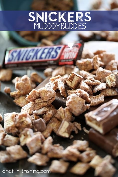 Snickers Muddy Buddies from chef-in-training.com.... SO easy and one of the best versions of "muddy buddies" you will ever eat! Snickers Dessert, Chex Mix Puppy Chow, Pretzel Bark, Puppy Chow Recipes, Chex Mix Recipes, Muddy Buddies, Snack Mix Recipes, Bark Recipe, Puppy Chow