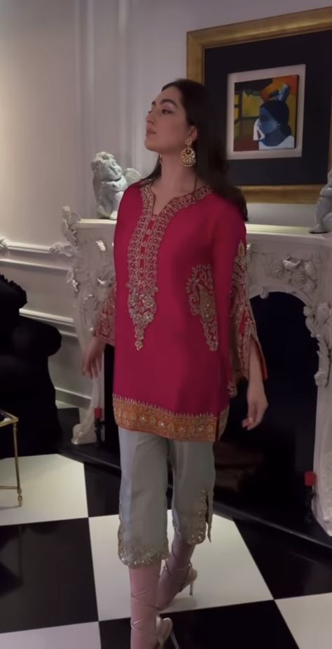 Hot Pink Suits Women Indian, Suits Women Indian, Ladies Designer Suits, Pink Suits Women, Latest Punjabi Suits Design, Velvet Pakistani Dress, Punjabi Suits Design, Shaadi Dresses, Velvet Dresses Outfit