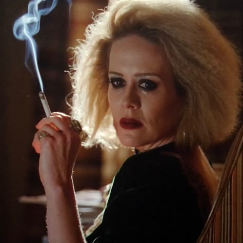 Sally Mckenna, Ahs Hotel, Sarah Paulson, Horror Story, American Horror, American Horror Story, A Woman, Blonde, Hotel