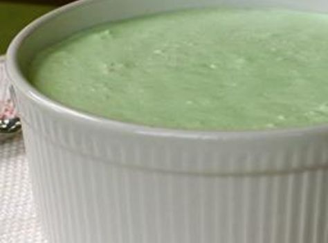 Seafoam Salad Seafoam Salad Recipe, Seafoam Salad, Green Jello Salad, Dessert Salad Recipes, Salad Strawberry, Salads For Kids, Watergate Salad, Easy Christmas Dinner, Canned Pears