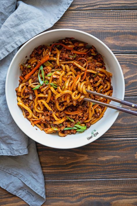 Spicy Udon Noodle Recipe, Vegan Noodle Recipes, Vegan Udon Noodles, Vegan Udon, Vegan Noodles Recipes, Udon Stir Fry, Udon Noodles Recipe, Spicy Peanut Noodles, Vegan Noodles