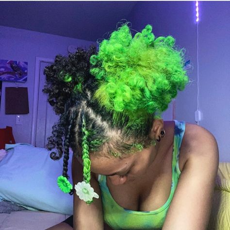 Green Skunk Stripe Curly Hair, Spring Green Hair, Neon Curly Hair, Forest Green Hair Black Women, Green Hair Black Women Natural, Neon Green Curly Hair, Green Dyed Hair Black Women, Green And Black Hair Black Women, Green Curly Hair Natural Curls