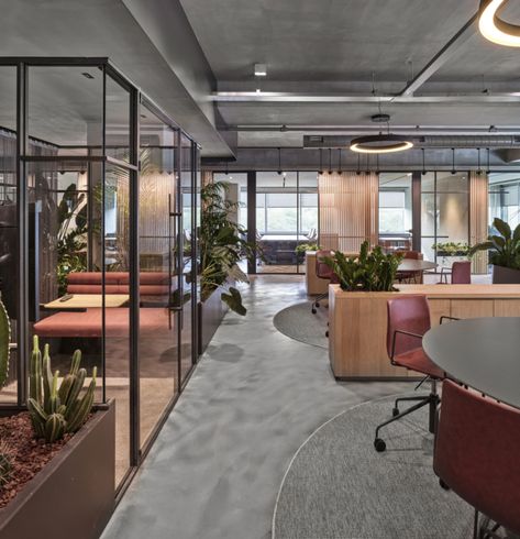 Floors and lighting .....like the contrast in floor with the carpets then parquetry in meeting area Open Office Design, Cozy Workspace, Open Space Office, Office Interior Design Modern, Corporate Office Design, Office Pictures, Office Space Design, Office Floor, Open Office