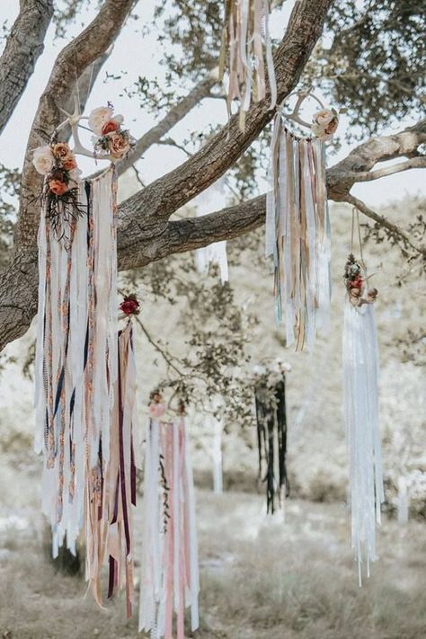 wedding decor inspo #love Santa Barbara Elopement, Boho Wedding Backdrop, Deco Champetre, Boho Wedding Decorations, Floral Hoops, Wedding Boho, Ceremony Backdrop, Green Wedding Shoes, Wedding Guide