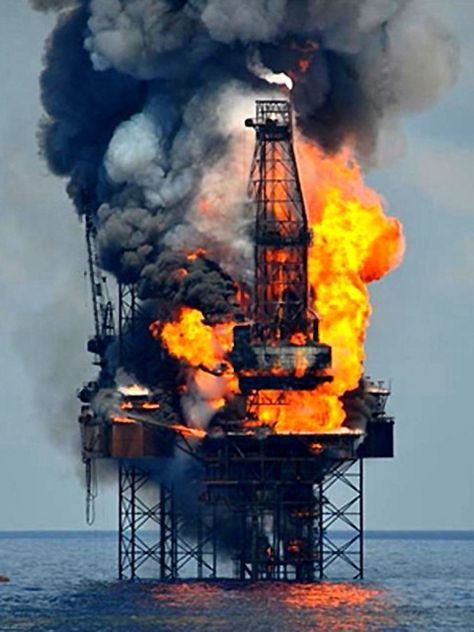 Gas Work, Oil Rig Jobs, Water Well Drilling Rigs, Oilfield Life, Petroleum Engineering, Water Well Drilling, Oil Platform, Oil Drilling, Well Drilling