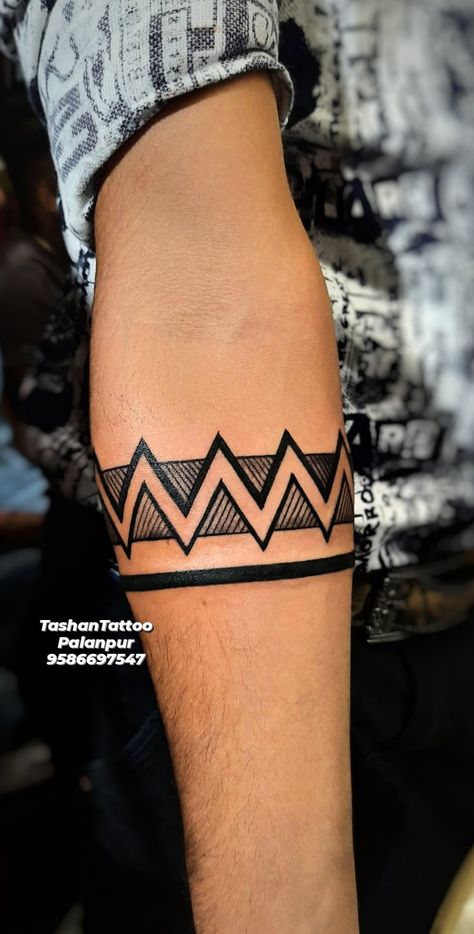 Armband Tattoo Design Men, Japanese Arm Band Tattoos For Men, Armband Tattoo Mann, Arm Band Tattoo Designs, Hand Band Tattoo, Bracelet Tatoo, Henna Men, Bracelet Tattoo For Man, Leg Band Tattoos