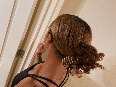 Claw Clip Natural Hair, Hairstyle On Natural Hair, Bun On Natural Hair, Claw Clip Bun, Hairstyle For Natural Hair, Clip Bun, Curly Braided Hairstyles, Quick Hairstyle, Cute Natural Hairstyles