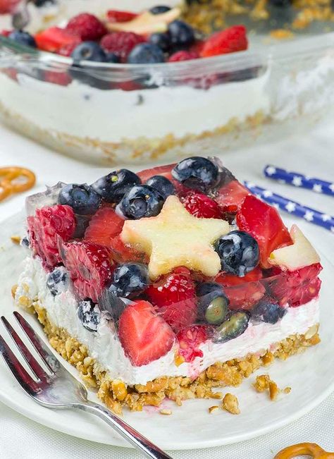 No Bake Summer Berry Pretzel Salad - OMG Chocolate Desserts Summer Berry Salad, Berry Salad Recipe, Congealed Salad, 4th Of July Dessert, Strawberry Pretzel Salad, Pretzel Salad, Pretzel Crust, Berry Salad, Blue Desserts