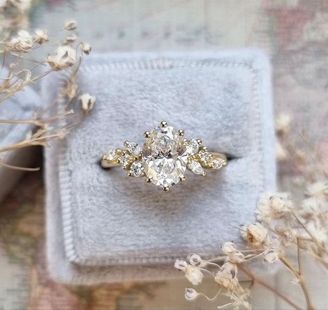 Wedding Rings Real, Wedding Ring With Accents, Engagement Rings With Clusters, Floral Oval Engagement Ring, Unique Engagement Rings Diamond Classy, Floral Band Engagement Ring, Vintage Floral Engagement Ring, Cute Engagement Rings Unique, 2024 Wedding Rings