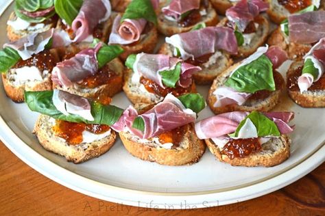 Prosciutto, Basil, Fig Jam & Goat Cheese Crostinis  Try Brie instead of goat cheese Goat Cheese Crostini, Crostini Appetizers, Delicious Appetizers, Wine Tasting Party, Quick Appetizers, Fig Jam, Tasting Party, Snacks Für Party, Yummy Appetizers