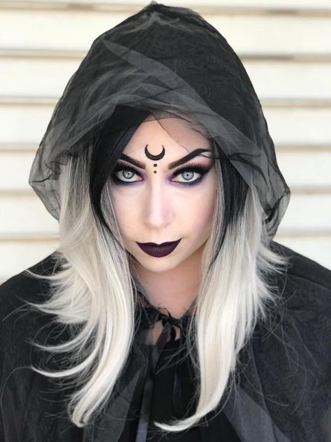 Dark Sorceress Makeup Womens Witch Makeup Ideas, Queen Of Darkness Makeup, Diy Sorceress Costume, Witch Photoshoot Makeup, Coven Witch Makeup, Sorceress Costume Makeup, Dark Witch Makeup Halloween Easy, Dark Sorceress Makeup, Dark Witch Makeup Halloween Tutorial