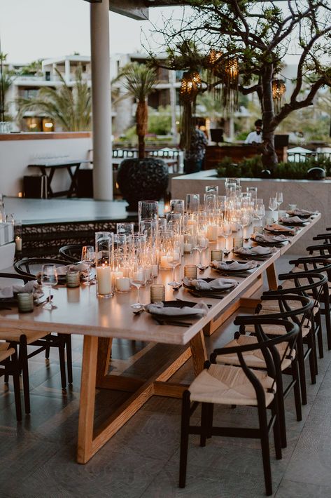 Wedding No Flowers Decor, Outdoor Black Wedding, Classy Hotel Wedding, No Flowers Wedding Decor, No Flower Wedding Decor, Wedding Centerpieces No Flowers, Black Chairs Wedding, No Flower Wedding, Modern Wedding Table Settings