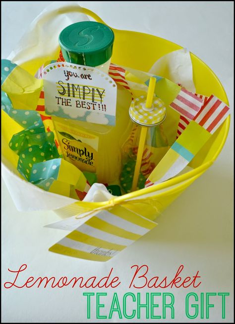 free printable tags for lemonade gift basket - "you are simply the best!" Lemonade Gift Basket, Teach Gifts, Lemonade Gift, Pitcher Gift, Diy Teacher Christmas Gifts, Diy Lemonade, Best Lemonade, Appreciation Gifts Diy, Teacher Gift Baskets