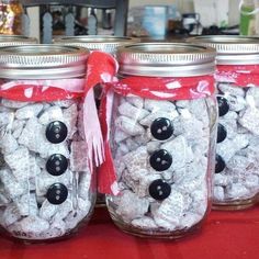 Snowman Jars, Snowman Mason Jar, Christmas Jar Gifts, Quick Christmas Gifts, Mason Jar Candy, Helpful Websites, Mason Jar Christmas Gifts, Christmas Basket, Christmas Gifts To Make