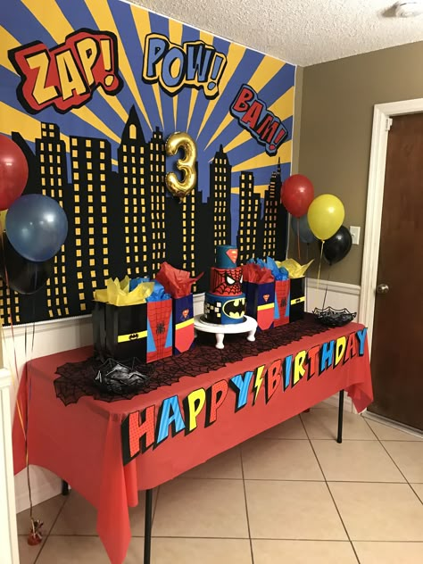 Cake table for batman Spider-Man superman superhero birthday party Superhero Candy, Party Cooler, Superman Birthday Party, Superman Party, Marvel Birthday Party, Marvel Party, Superman Birthday, Avenger Birthday Party, Batman Birthday Party