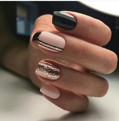 glittering-rose-gold-details-on-a-hand-with-pale-nude-pink-and-black-nail-polish-short-square-manicure-seen-in-close-up Gold Manicure, Nail Glitter Powder, Super Nails, Trendy Nail Art, Nail Designs Glitter, Gel Nail Art, Manicure E Pedicure, Nail Shapes, Nail Polishes