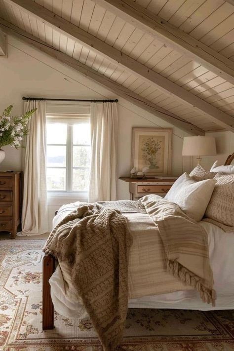 Cottage Attic Bedroom, Attic Reading Nook, Cozy Attic, Farmhouse Bedroom Ideas, Cozy Bedroom Ideas, Neutral Bedrooms, Inspired Bedroom, Upstairs Bedroom, Cottage Bedroom