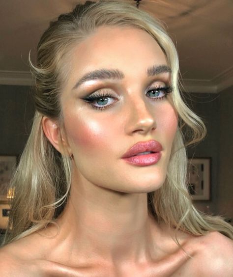 Rosie Huntington Whiteley Makeup, Simple Prom Makeup, Amazing Wedding Makeup, Natural Prom Makeup, Best Wedding Makeup, U Shaped Hair, Wedding Makeup Tips, Blonde Bob Hairstyles, Bridal Makeup Natural