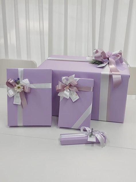 Lavender Gift Wrapping, Purple Gift Wrapping Ideas, Window Glass Painting Designs, Simple Glass Painting Designs, Window Glass Painting, Simple Glass Painting, Simple Watercolor Painting, Creative Corporate Gifts, Purple Gifts