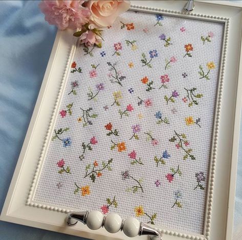 Cross Stitch Geometric, Tiny Cross Stitch, Pola Kristik, Framed Cross Stitch, Cross Stitch Patterns Flowers, Cross Stitch Heart, Cross Stitch Bird, Mini Cross Stitch, Cute Cross Stitch