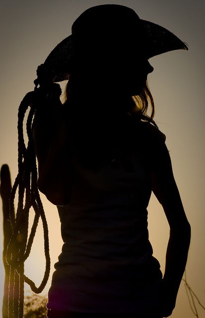 "A Cowgirl's belief system is what she lives by. She is not easily swayed by popular belief or fads, nor does she feel pressure to conform. She lives with passion, loves hard, treats everyone like family, but is not afraid to make an deserving enemy." Winston S. Churchill County Aesthetic, Cowboy Drawing, Foto Cowgirl, Dead Malls, Cowgirl Photo, Cowboy Aesthetic, Wilde Westen, Cowboy Girl, Cowgirl And Horse