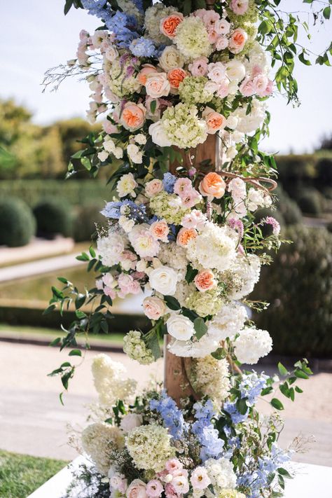 A Muted Sunset Wedding at Oheka Castle: Pastels, Vibrant Florals, and Intentional Details ~ WedLuxe Media Oheka Castle, Vibrant Florals, Elegance Wedding, Dream Destination Wedding, Wedding Spot, Sunset Wedding, Pastel Wedding, Pastel Floral, Nature Wedding