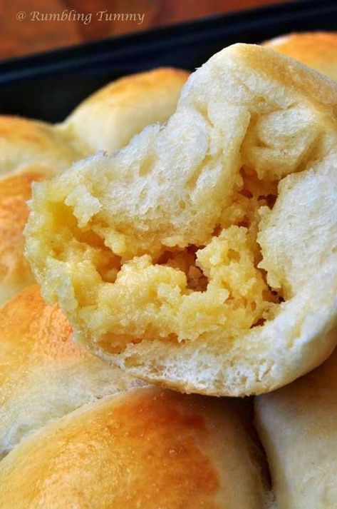 Asian Bread, Pagkaing Pinoy, Chinese Buns, Butter Bread Recipe, Soft Bread Recipe, Asian Treats, Milk Buns, Bun Recipes, Pastries Recipes