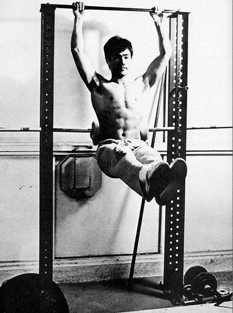 Find us on - www.facebook.com/motivationofsports Bruce Lee Workout, Bruce Lee Training, Bruce Lee Martial Arts, Bruce Lee Quotes, Bruce Lee Photos, Jeet Kune Do, Brandon Lee, Enter The Dragon, Rock Lee