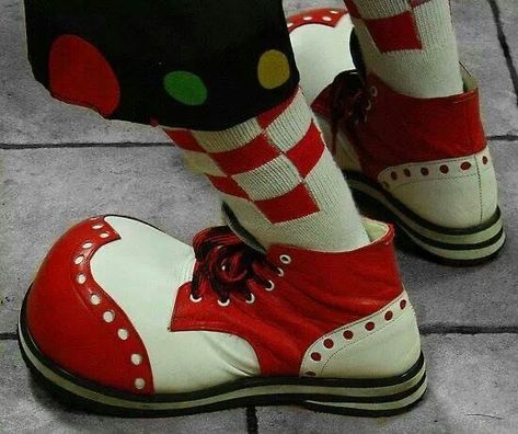 Circus Aesthetic, Clown Clothes, Clown Shoes, Send In The Clowns, Cute Clown, Vintage Clown, Circus Clown, Clowning Around, Clown Costume