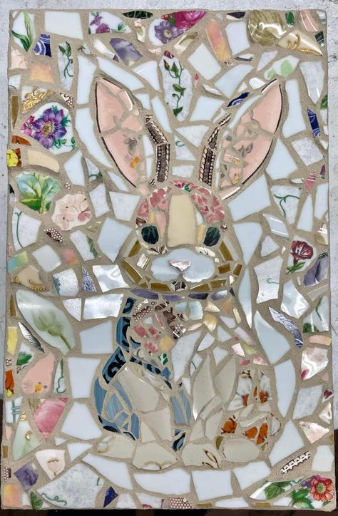 Mosaic Ideas Beginner, Christmas Mosaics, Mosaic Art Diy, Mosaic Animals, Mosaic Art Projects, Modern Mosaics, Mosaic Murals, Mosaic Artwork, Mosaic Garden