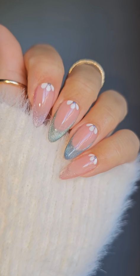 Short Almond Nails Designs 2024, Cuticle Nail Design, Real Nail Ideas, Creative French Tip Nails, Aesthetic Almond Nails, Intricate Nail Designs, Wow Nails, Work Nails, Casual Nails