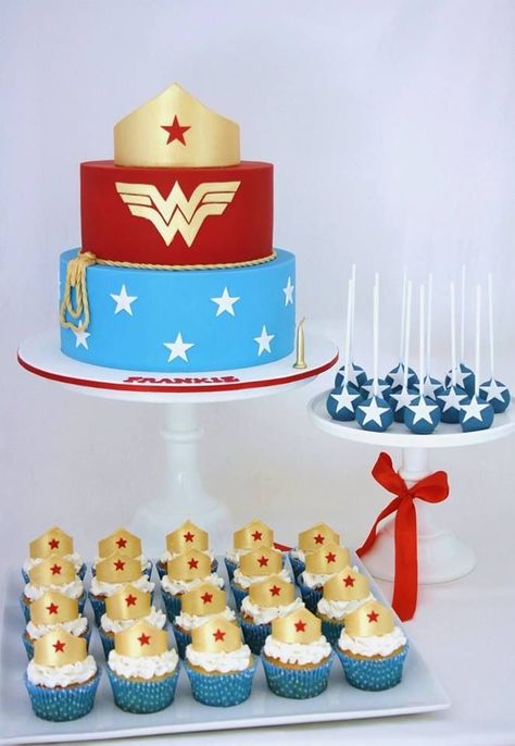 Wonder Woman Cupcakes, Baby Wonder Woman, 40th Birthday Party For Women, Wonder Woman Cake, Wonder Woman Birthday Party, Women Party Ideas, Theme Cupcakes, Wonder Woman Party, Wonder Woman Birthday