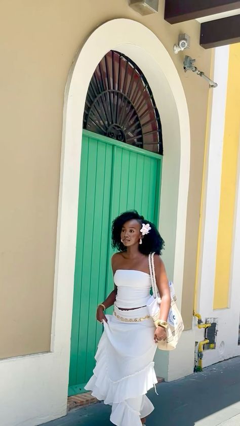 Mediterranean Dress Code, Black Woman Vacation Aesthetic, Bohemian White Outfit, Island Clothes Aesthetic, Black Women On Vacation Outfits, Vacations Outfits Black Women, Pretty Long Skirt Outfits, Curly Hair With Outfits, Soft Girl Black Women Outfits