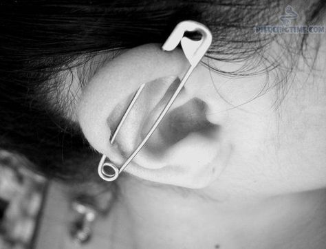 Related image Safety Pin Piercing, Industrial Bar Piercing, Piercing Industrial, Different Ear Piercings, Industrial Piercing Jewelry, Cool Piercings, Industrial Safety, Diamond Huggies, Cute Piercings