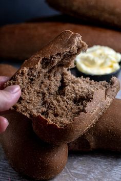 Out Back Bread Recipe, How To Make Outback Bread, Outback Steakhouse Bread Machine Recipe, Homemade Pumpernickel Bread Recipe, Outback Brown Bread Recipe, Outback Pumpernickel Bread Recipe, Bread Machine Pumpernickel Bread, Outback Steakhouse Bread Recipe, Outback Bread Recipe For Bread Machine