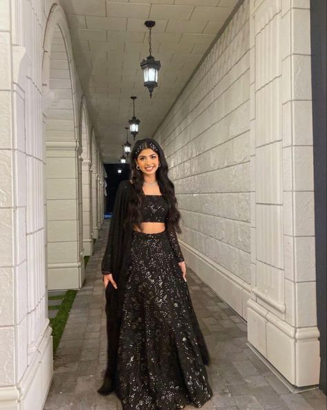 Black Punjabi Suit, Punjabi Lehenga, Lehenga Black, Indian Outfits Modern, Simple Lehenga, Black Lehenga, Punjabi Fashion, Punjabi Outfits, Traditional Indian Dress