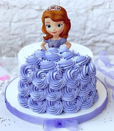 Frozen Princess Birthday Cake, Princess Buttercream Cake, Sofia Birthday Cake, Princess Dress Cake, Nursing Graduation Cakes, Princess Sofia Cake, Cake Frosting Designs, Drip Cake Recipes, Doll Cake Designs