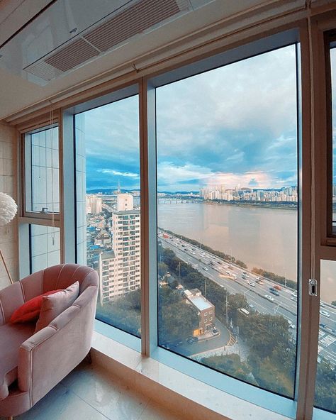 Korean Luxury Apartment, Kpop Lifestyle, Seoul Apartment, Apartment View, Han River, Travel Luxury, Morning View, Lifestyle Art, Korean Aesthetic