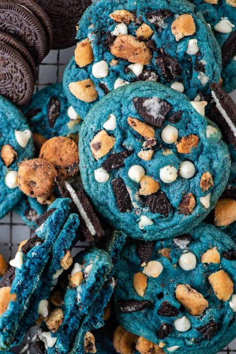 Chewy Monster Cookies, Cookie Monster Cookies, Chips Ahoy Cookies, Cookie Monster Birthday Party, Blue Snacks, Monster Cookies Recipe, Cookie Monster Party, Cookie Monster Birthday, Blue Desserts