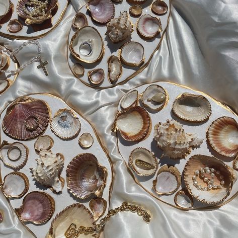 XL shell jewelry tray out now! Link in bio for anyone interested✨🫶 #shell #shelljewelry #shellart #bridesmaidsgifts #bridesmaidsgift #bridesmaidsgiftsidea #coastal #coastalhome #coastaldecor #seashell #seashelljewelry #seashellart #jewelrytrends #jewelrytray #etsy #etsyshop #smallbusiness #bridaljewellery #bridalgifts Bridemaids Gifts, Seashell Jewelry, Seashell Art, Jewelry Tray, Shell Art, Shell Jewelry, Bridesmaids Gifts, Bridal Gifts, Coastal Decor