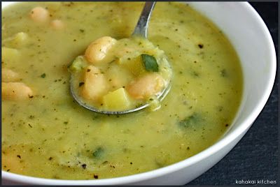 Leek, Zucchini & White Bean Soup Zucchini White Bean, Zucchini Soup, Leek Soup, White Bean Soup, Soup And Stew, Stuffed Banana Peppers, White Bean, Veg Recipes, Zucchini Recipes