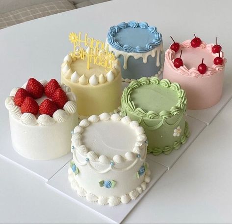 Kue Macaroon, Small Birthday Cakes, Mini Torte, Tiny Cakes, Simple Cake Designs, Funny Birthday Cakes, Mini Cakes Birthday, Cake Decorating Ideas, Creative Birthday Cakes